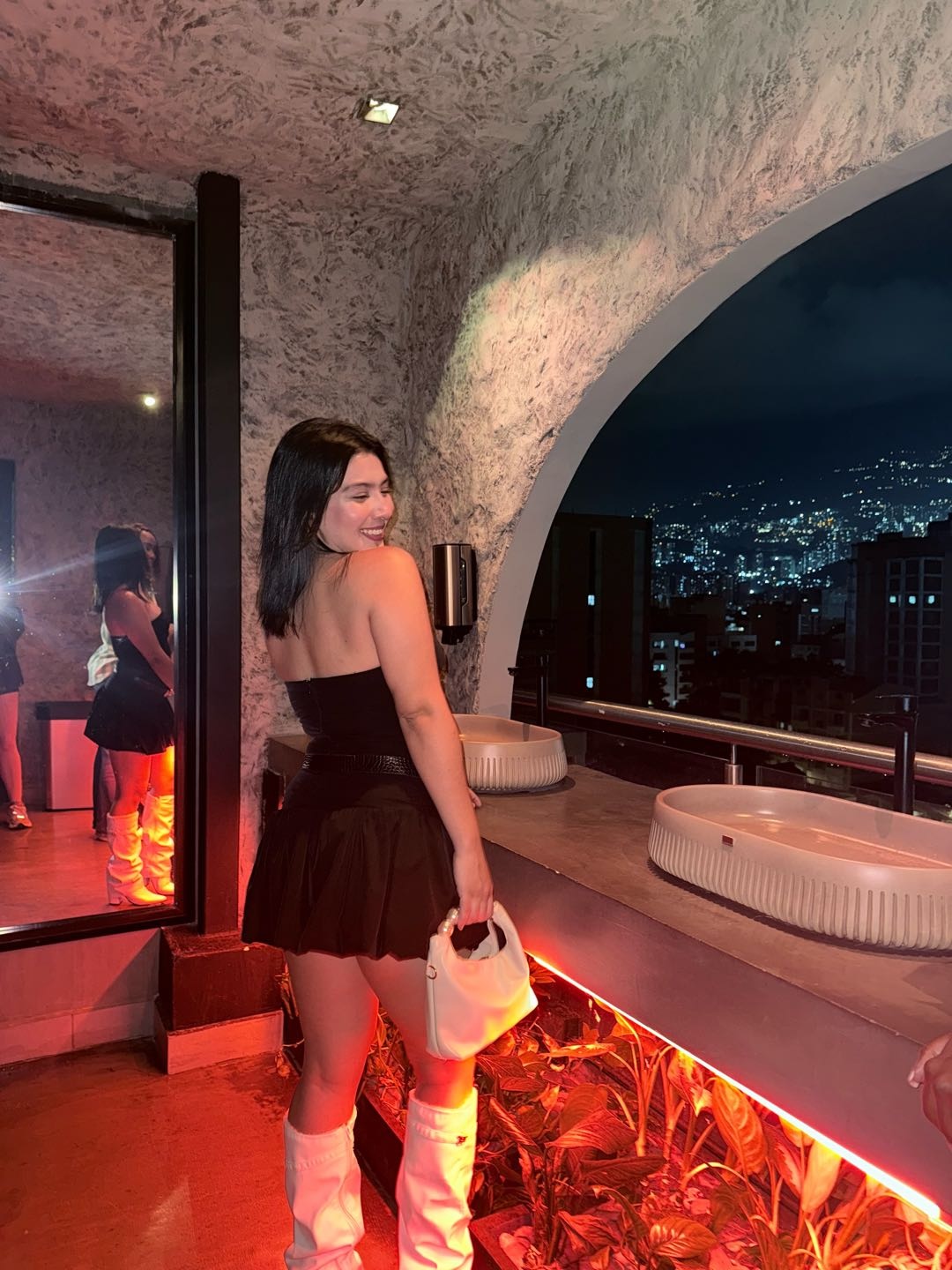 Samanta from Colombia on WeMeetCam 1-on-1 video chat