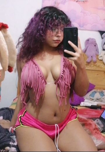 Bunny from Colombia on WeMeetCam video chat with women